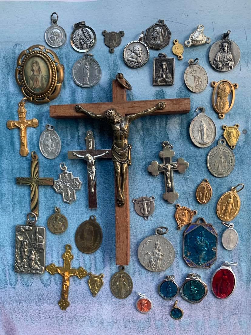 40Pcs Français Antique Vintage Médaille Religieuse Broche Émail Croix Crucifix Statue Miniature Reli