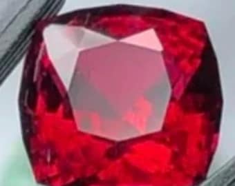 Leuchtend roter Rubellit-Turmalin 2,02 ct.