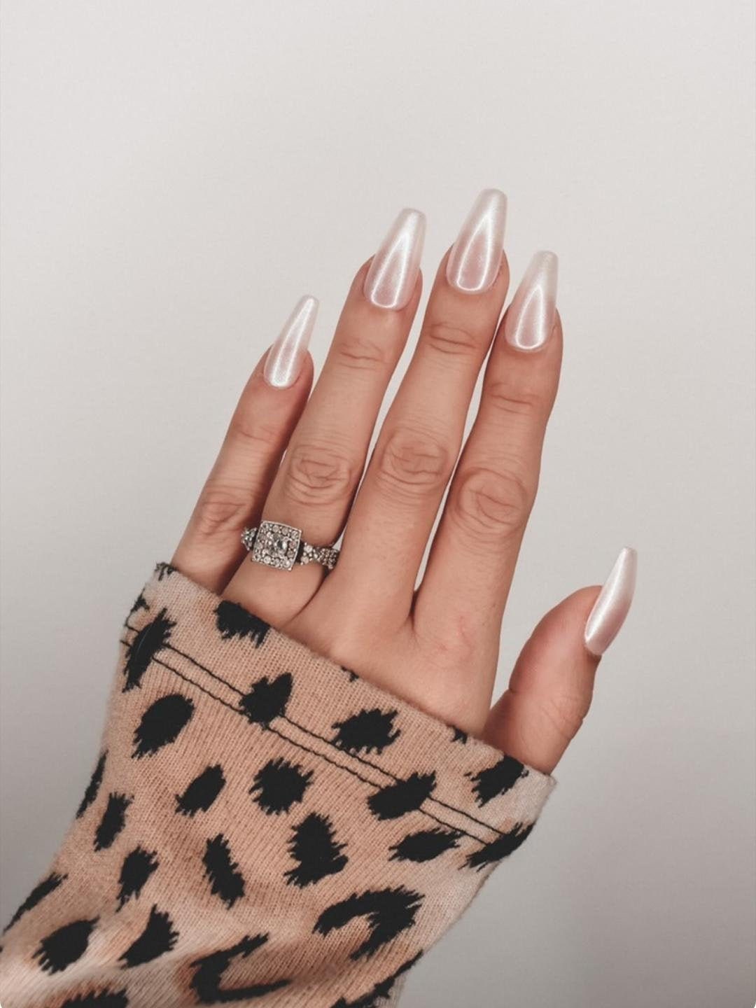 Amazon.com: Pearl White Press on Nails Oval Fake Nails Medium False Nails  Pure Color Glossy Full Cover Acrylic Press on Nails Natural Stick on Nails  for Women Girls Nail Art Decorations 24PCS :
