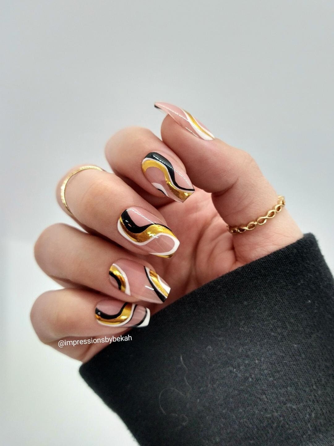 Trendy Swirl Press on Nails, Gold Nails, Black and White, Gel Nails, Swirly  Nails -  Finland