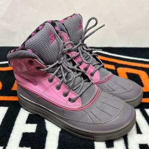 Nike ACG Woodside Boots Pink Size 5Y (women's UK