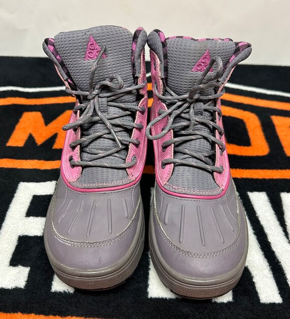 nike acg boots pink