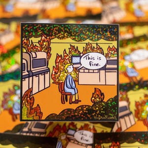 Holo This is Fine // Adhesivo de vinilo // Laboratorio en llamas // Personal escaso // Laboratorio // Regalo de laboratorio // Ciencia // Salud // Meme