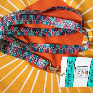 Este es el cordón de ADN // Cordón de laboratorio // Porta credencial // Pinza de langosta // Separador de seguridad // Regalo de laboratorio // Ciencia