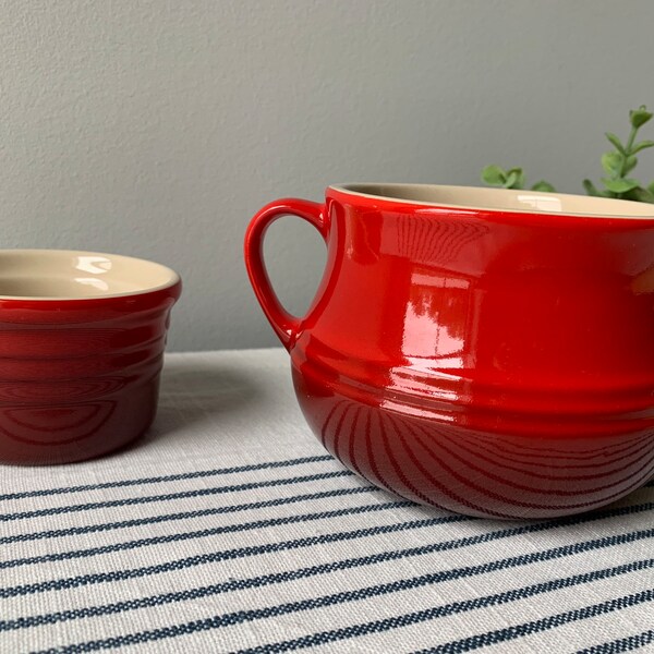 Le Creuset Red Stoneware Bowl Sugar/Salt Pot Ramekin Custard Cup Handles Lid Open Cherry Cerise Excellent Condition Mini Bean