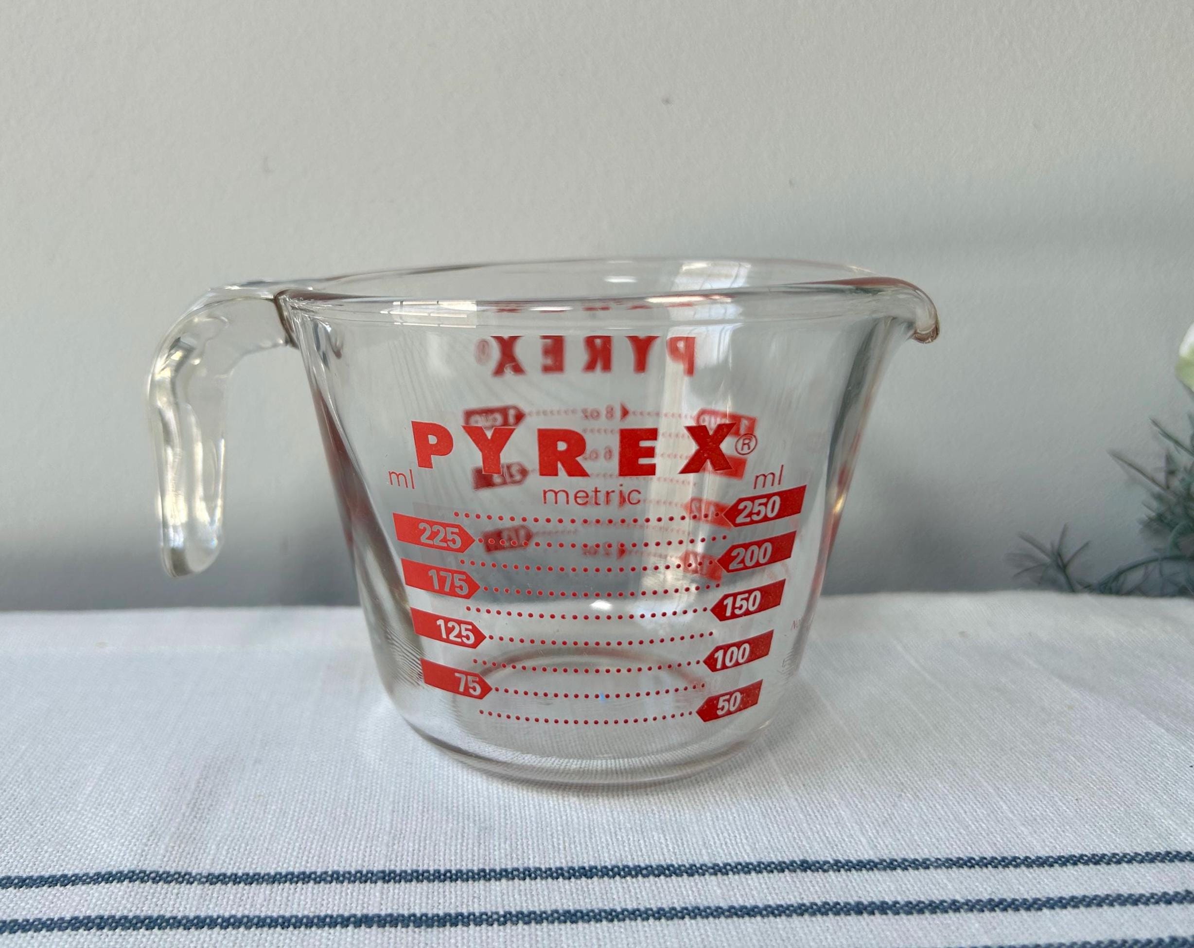 Vintage Pyrex Measuring Cup - Etsy