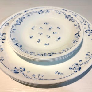 Corelle PROVINCIAL BLUE ~ Sets of 4 Dinner & Salad Plates ~ Corning Ware ~ Small Blue Flowers ~ Made in USA