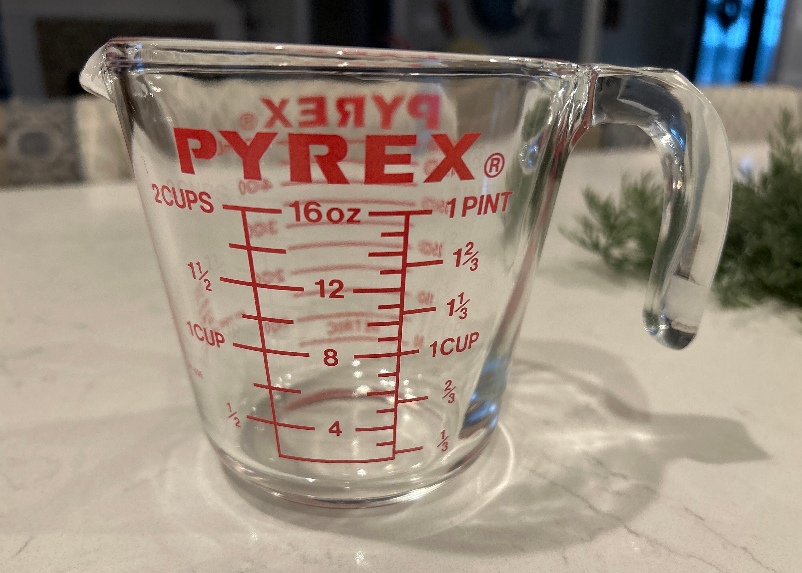 Pyrex Red Letter Open Handle 2-Cup 16 oz Glass Liquid Measuring Cup USA