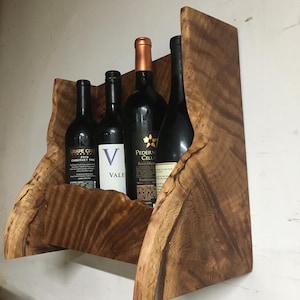 Live-Edge-Weinregal aus Eichenholz