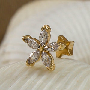Fünf Blatt Kleine Blumen Ohrstecker | CZ Blumen Ohrstecker | Zartes und hübsches Natur inspiriertes Design Piercing | Tragus Knorpel Helix Conch Ohrring