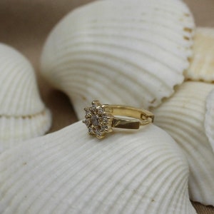 CZ Gold Blumen Ohrringe, Kleine Florale Ohrstecker