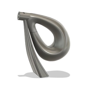 Puede incluir: Una escultura abstracta gris metálico con un diseño curvo en forma de bucle. La escultura tiene un extremo cilíndrico con dos agujeros y una serie de aletas verticales anguladas que sostienen el bucle. El objeto proyecta una sombra sobre el fondo blanco.