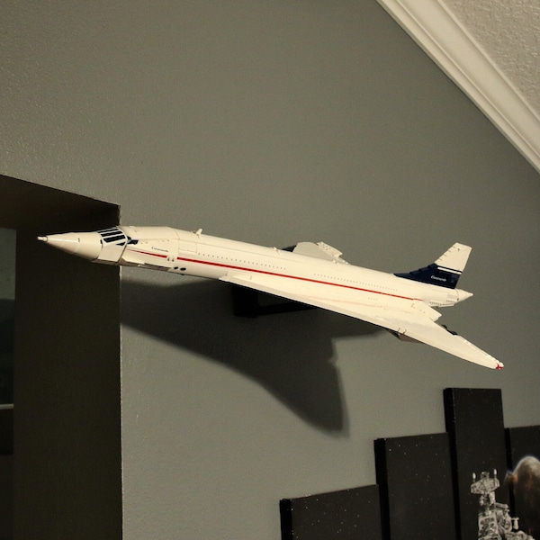 Ultimate Display Solutions wall mount display for Lego 10318 Concorde in flight