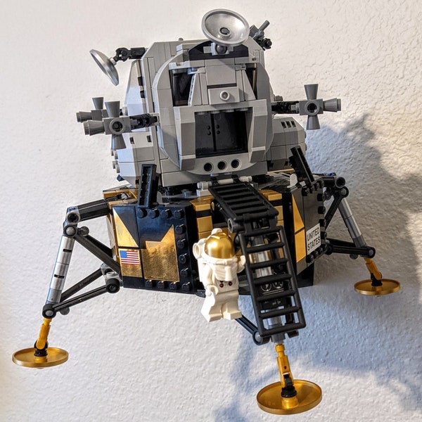 Ultimate Display Solutions wall mount display for Lego 10266 Apollo 11 Lunar Lander