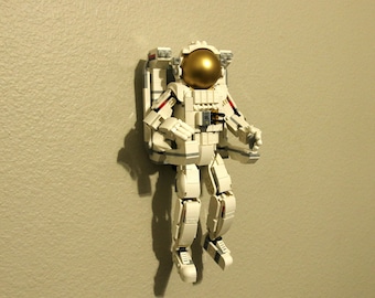 Ultimate Display Solutions wall mount display for Lego 31152 Astronaut