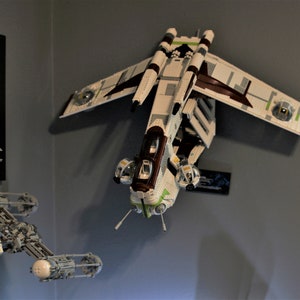 Ultimate Display Solutions wall mount display for Lego 75309 Republic Gunship