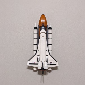 Support mural Ultimate Display Solutions pour Lego 10231 Creator Shuttle Adventure Space Shuttle