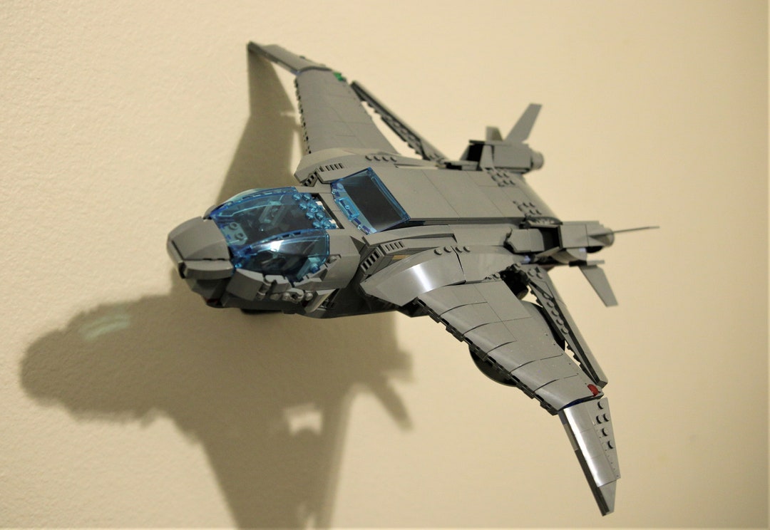 Pantalla de montaje en pared Ultimate Display Solutions para Lego