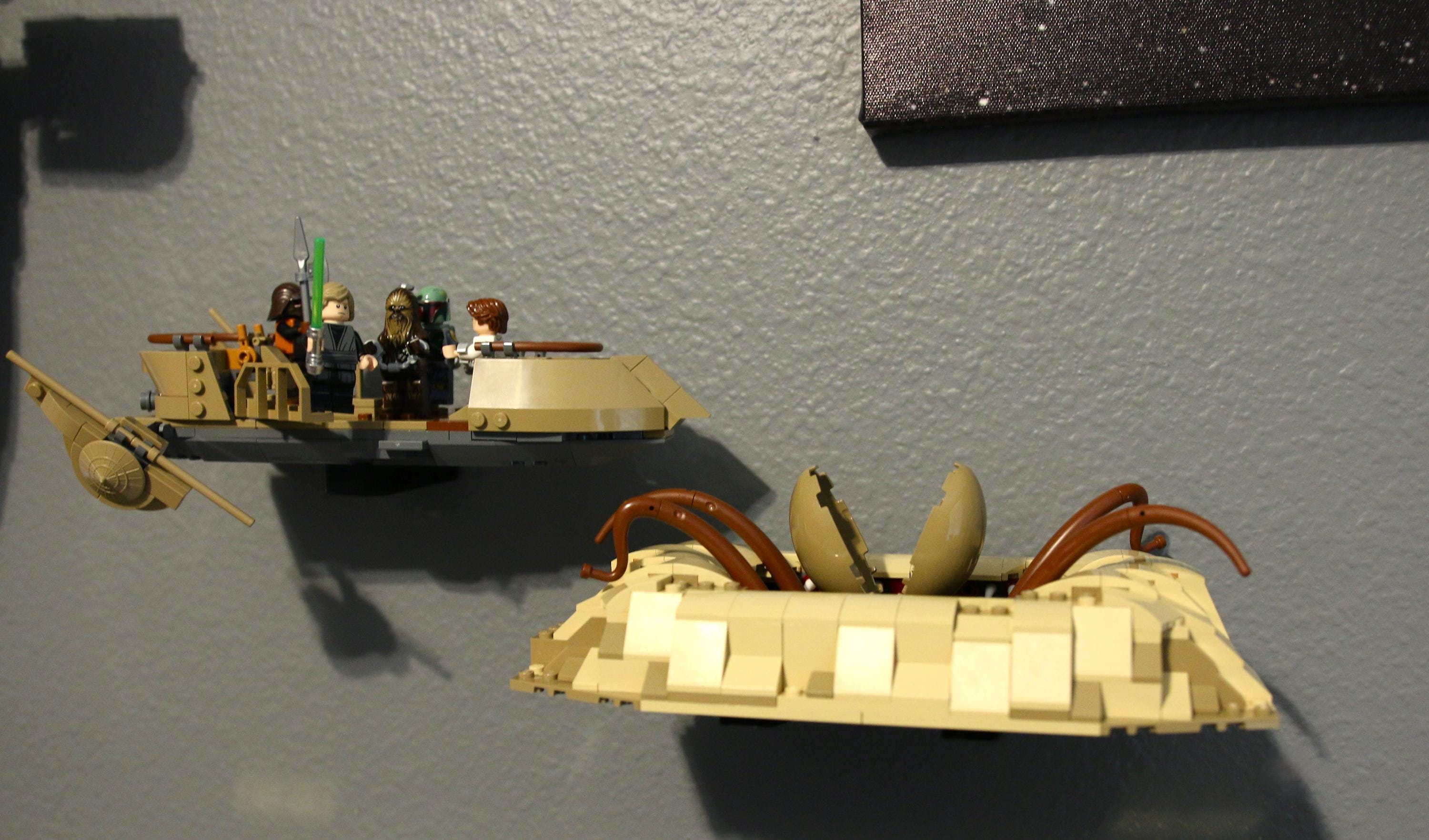 Ultimate Display Solutions Wall Mount Display for Lego 75396