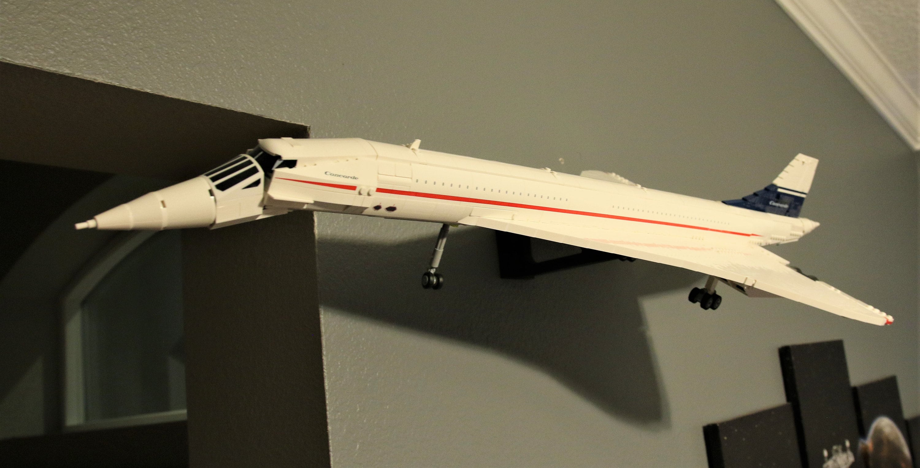 Ultimate Display Solutions Wall Mount Display for Lego 10318 Concorde in  Flight 