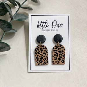 HANDMADE CLAY EARRINGS l Cheetah print clay arched pendant with black push back post