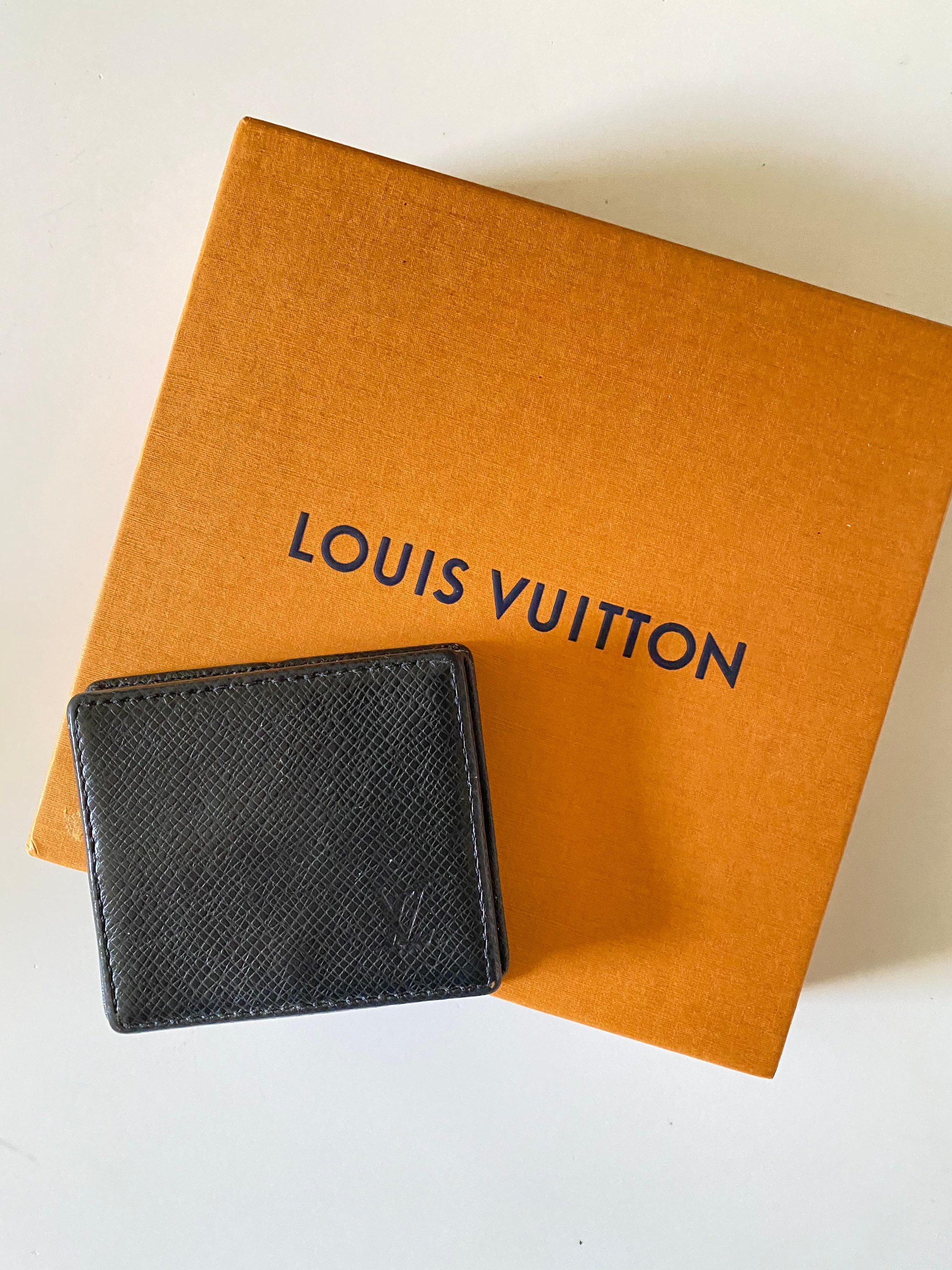 Louis Vuitton Coin Card Holder Reviewer