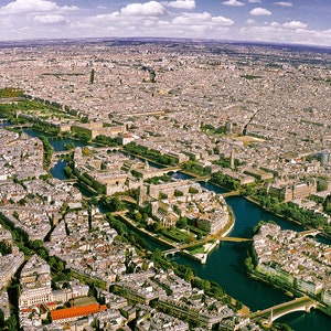 Parijs in Panorama with Nortre-Dame on Île de la Cité 2016 image 2