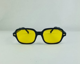 yellow lense aviators