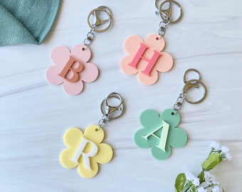 Personalized Name Flower Keychain, Initial Acrylic Keychain, Personalized acrylic bag tag, Backpack Name Tag, Monogram Retro Daisy Tag