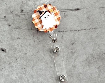 Porte-badge rétractable fantôme mignon pour Halloween, idéal pour les infirmières et les enseignants, avec clip à carreaux vichy automnal.