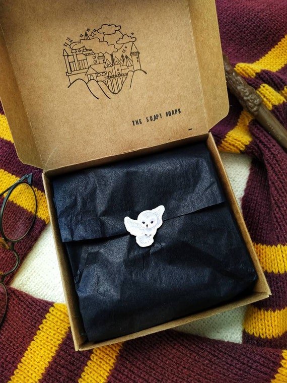 Harry Potter gift box, Harry Potter themed soaps  Temática de harry potter,  Regalos de harry potter, Boda de harry potter