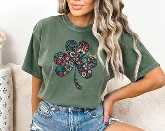 Green Shamrock Women's St Patricks Day Shirt, Oversized Four Leaf Clover Tshirt,  Lucky Shamrock T-shirt, Moss Green Comfort Colors T Shirt