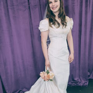 Sweet vintage 100 percent silk bridal gown with detachable train, darling rosettes & a pearl neckline. Sample size 8. Never been worn. image 4