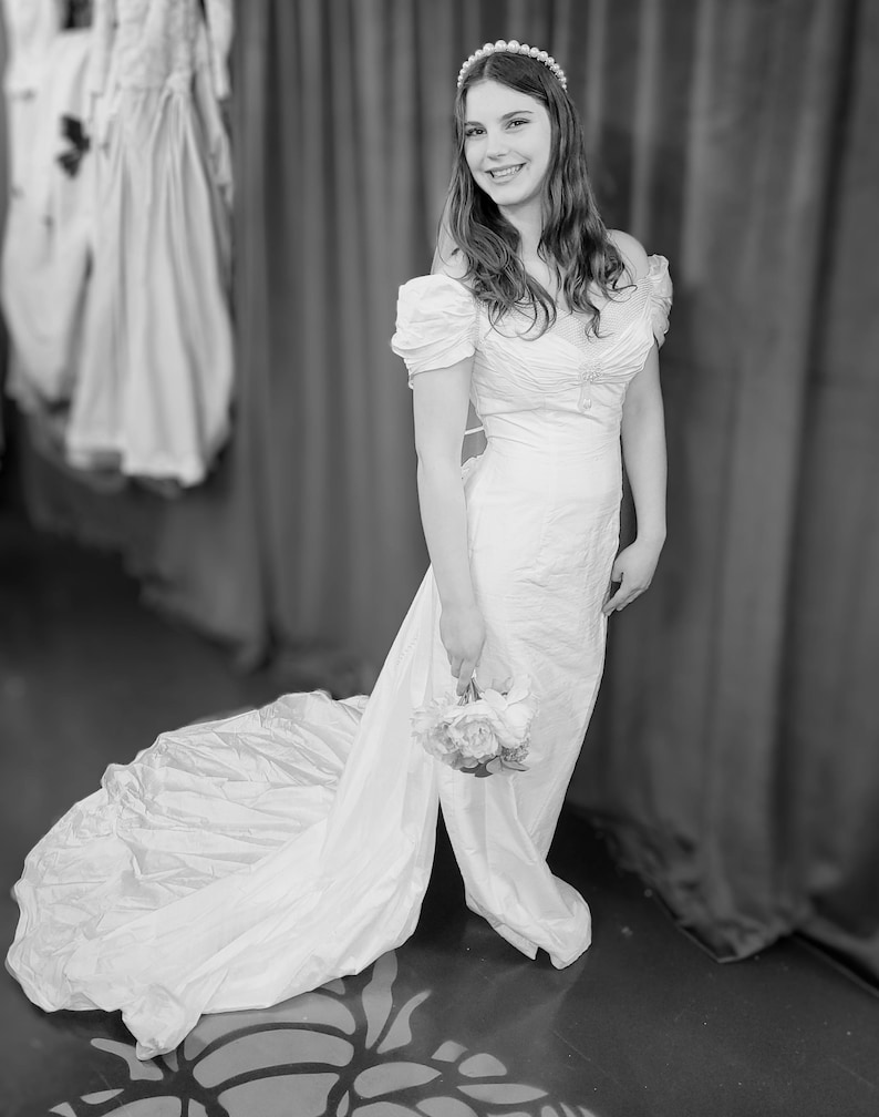Sweet vintage 100 percent silk bridal gown with detachable train, darling rosettes & a pearl neckline. Sample size 8. Never been worn. image 6