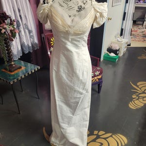 Sweet vintage 100 percent silk bridal gown with detachable train, darling rosettes & a pearl neckline. Sample size 8. Never been worn. image 8