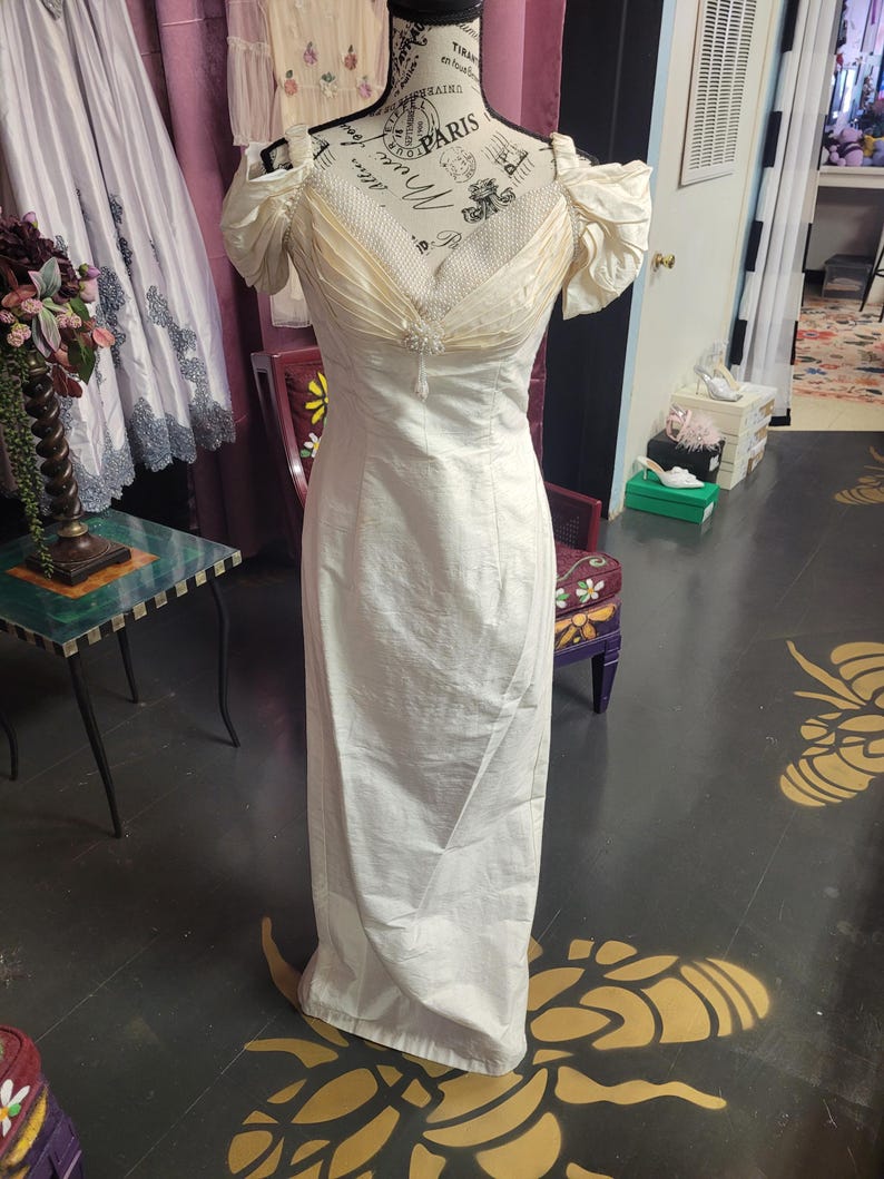 Sweet vintage 100 percent silk bridal gown with detachable train, darling rosettes & a pearl neckline. Sample size 8. Never been worn. image 8