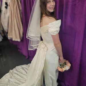 Sweet vintage 100 percent silk bridal gown with detachable train, darling rosettes & a pearl neckline. Sample size 8. Never been worn. image 5