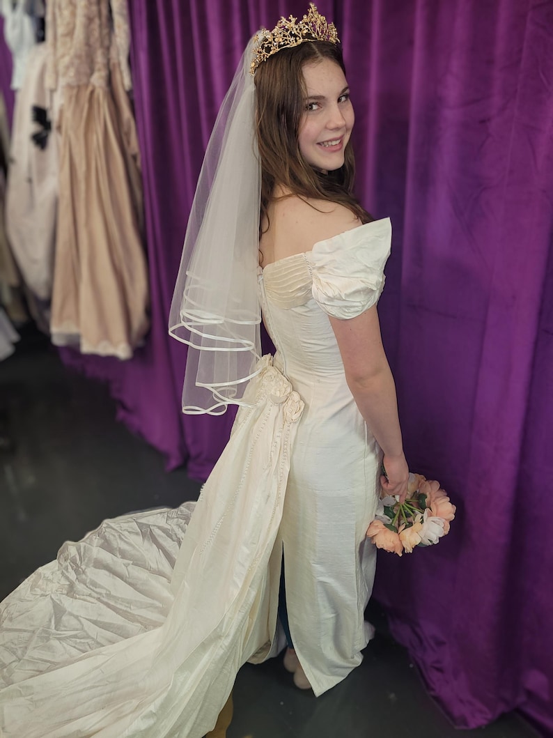 Sweet vintage 100 percent silk bridal gown with detachable train, darling rosettes & a pearl neckline. Sample size 8. Never been worn. image 5
