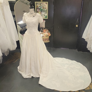 Classic vintage eggshell Demetrios silk bridal gown. Sample size 8.