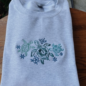 Adobe-Nature-Turtle Crewneck Sweatshirt for Women
