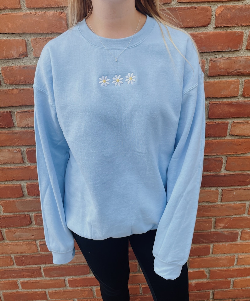 Embroidered Daisy Sweatshirt L Minimalist Daisy Crewneck Etsy