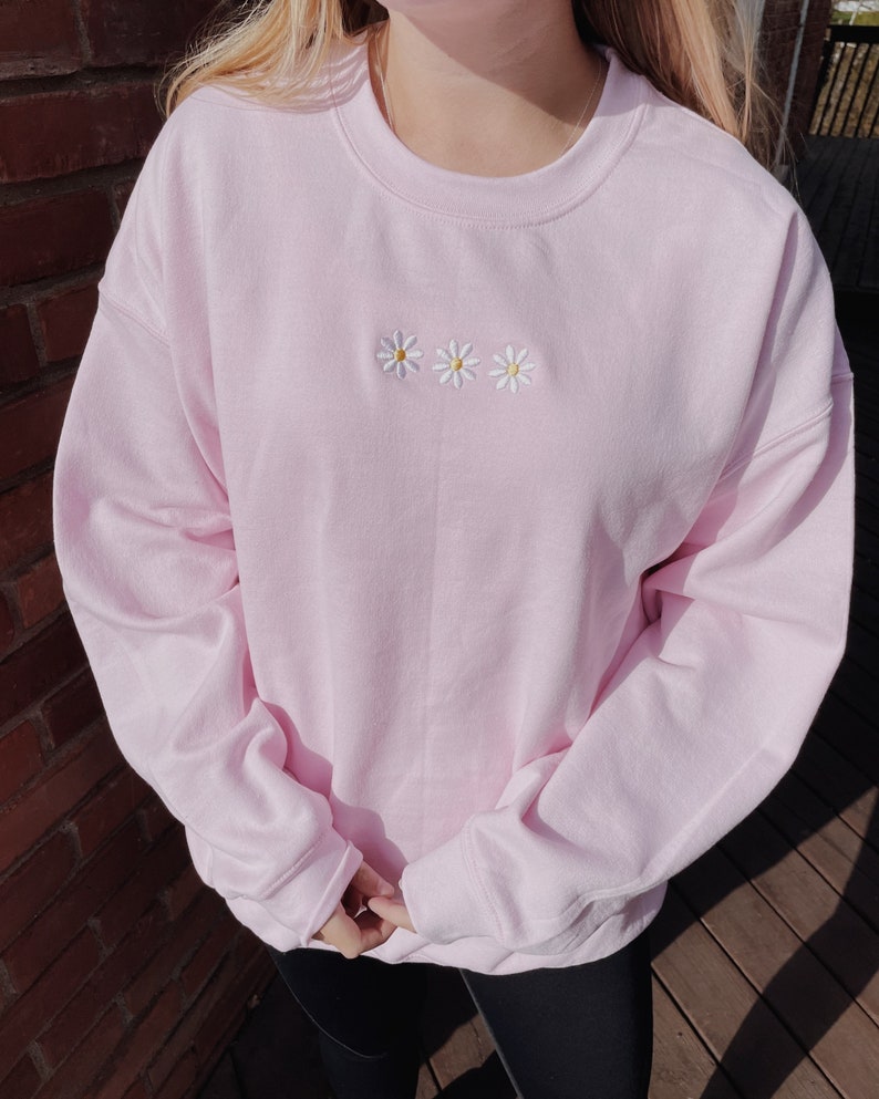 Embroidered Daisy Sweatshirt L Minimalist Daisy Crewneck Etsy
