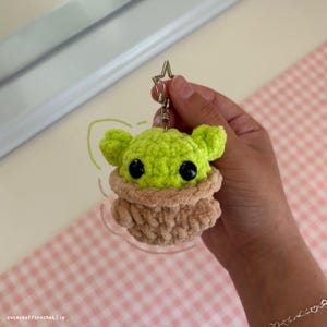 Green Alien Keychain | Crochet | Amigurumi