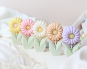 Daisy Flower Soy Wax Candle: Unscented Tower Candle