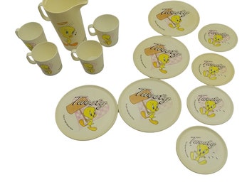 Vintage 1996 Warner Bros Chilton - Globe Inc Tweety Bird Child&#39;s Plastic Tea Set