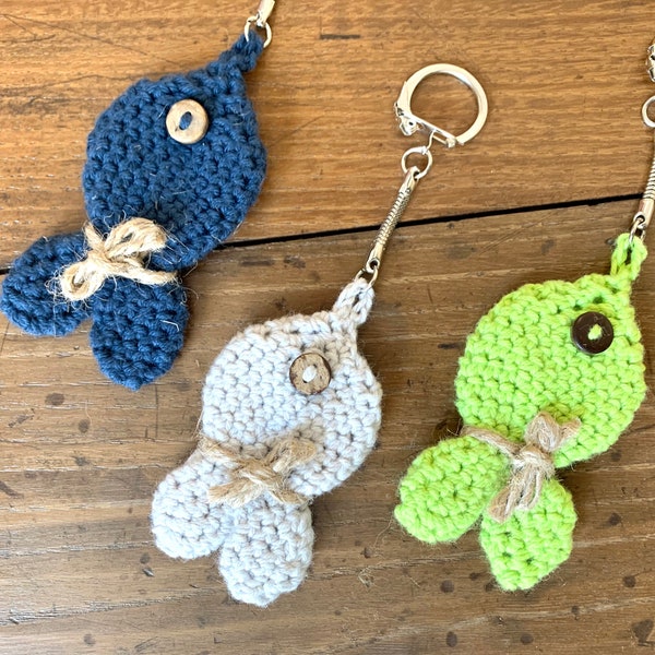 Porte-clefs poisson au crochet - coton et jute, bouton coco - fait main