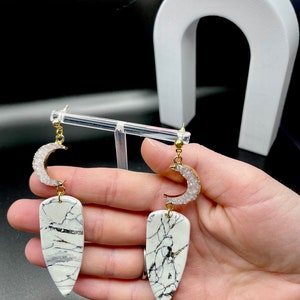 Dagues lunaires | Collection Howlite | Boucles d&#39;oreilles en pâte polymère | Pendantes d&#39;oreilles | Accessoires | Boucles d&#39;oreilles tendance