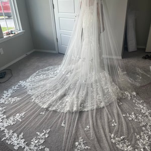 Ivory Lace Wedding Veil: Cathedral Length, Metal Comb