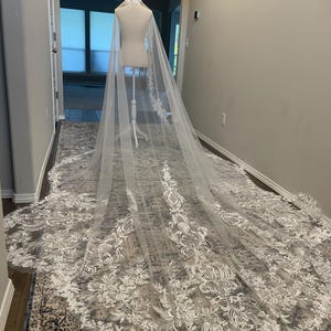 Katodenschleier Brautschleier: Mantilla mit Spitze und Pailletten