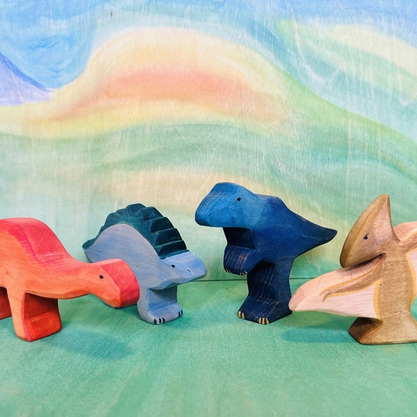 Dinosaurier Spielzeug für Kinder - bunte Dino Spielfiguren aus Holz - Geschenk für Jungen und Mädchen 3-12 Jahre - Dino Deko made in Germany